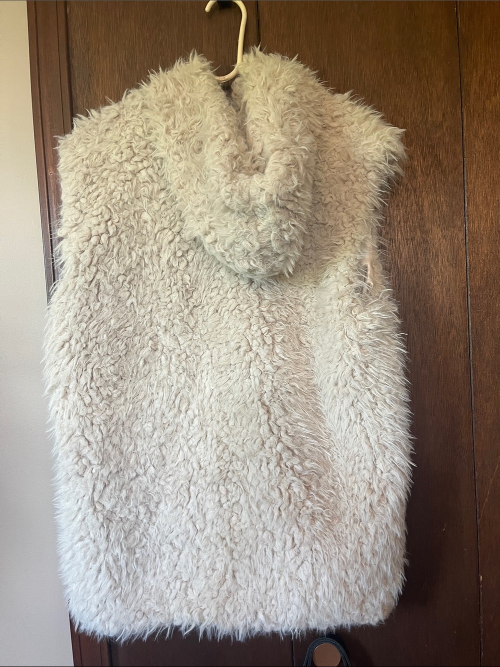 Arianne Plush Ivory Faux Shearling Vest - Picture 5 of 6